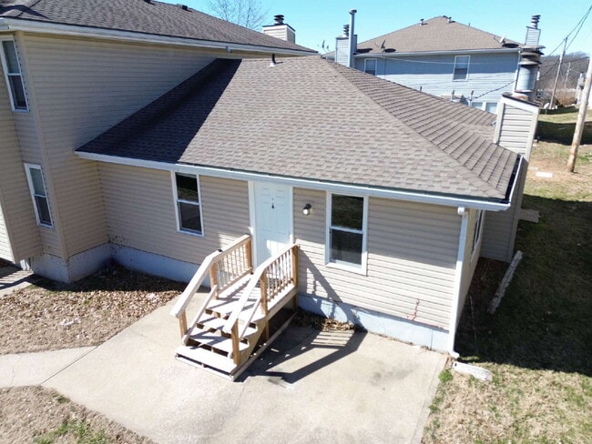 Photo - Updated 2 Bedroom/1 Bath Apartment in Parkville *READY NOW* Unidad A