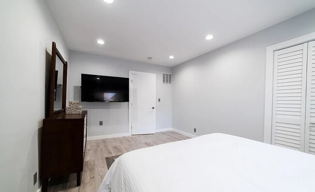 Photo - One Bedroom Furnished Condo