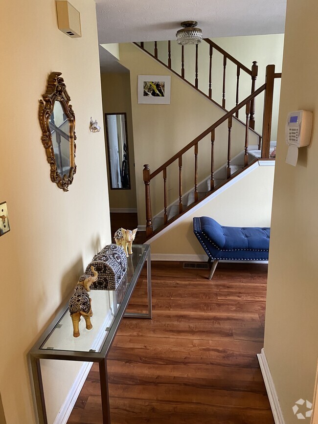 Building Photo - 10939 Barrington Ct Unit 10939 Rental