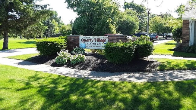 Photo - 735-739 S Main St