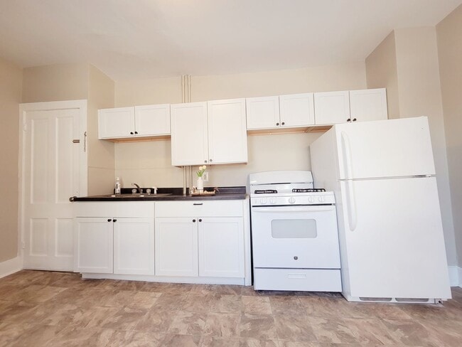 Photo - Large 2 Bedroom Side by Side Duplex Unit J&A 230 West