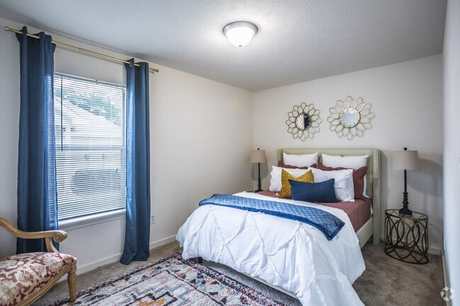 2 BR, 2 BA - 1018 SF