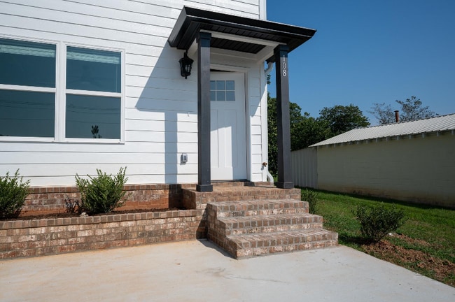 Photo - 112 Clark Blvd