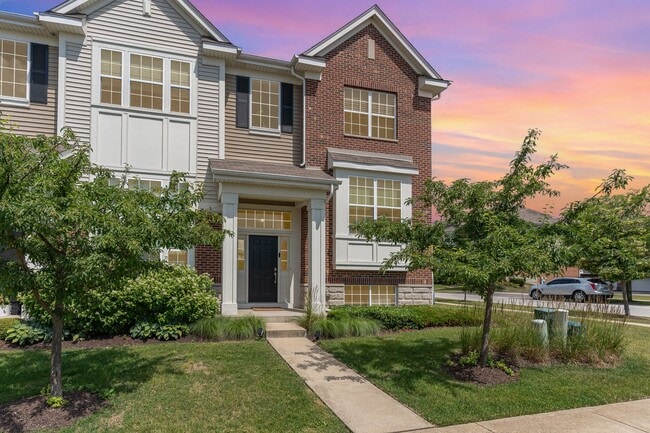 Building Photo - Gorgeous 3 Bed Townhome in Orland Park