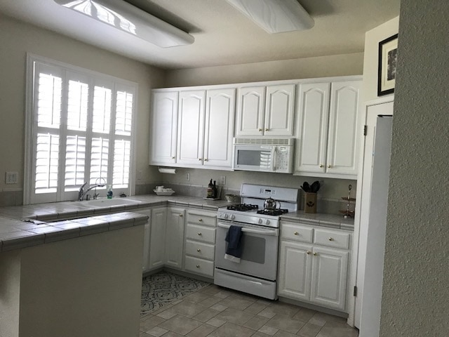 Photo - 344 Gladstone Dr