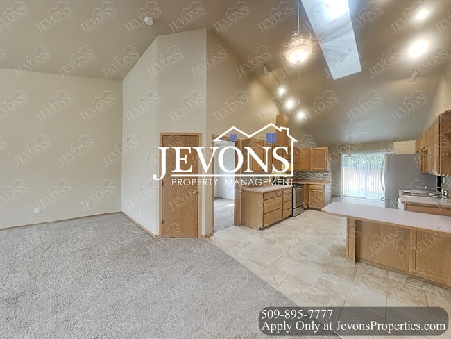 Photo - Make this your new home 3 Bedrooms, 2 Bathrooms Duplex in Selah Unit 511
