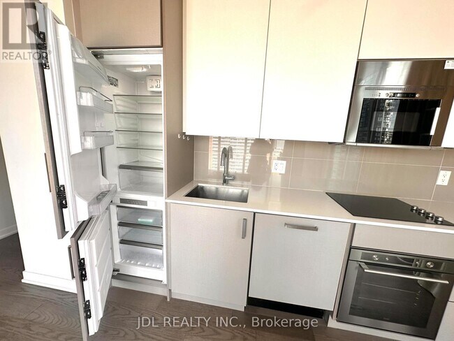 Photo - 17 Dundonald St Unit 1801