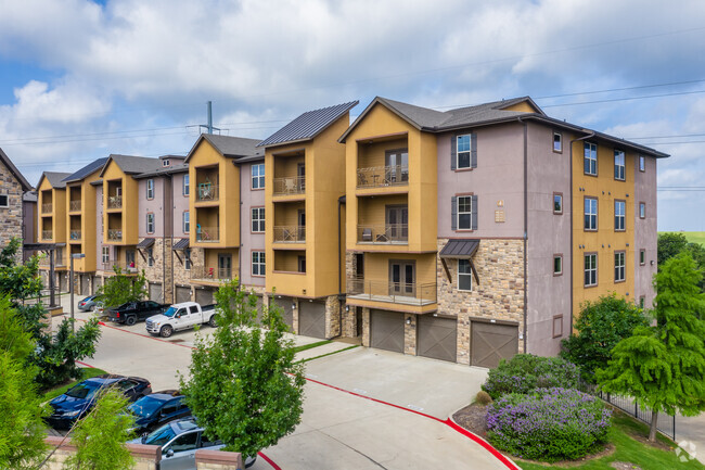 Building Photo - Vine + Vail Rental