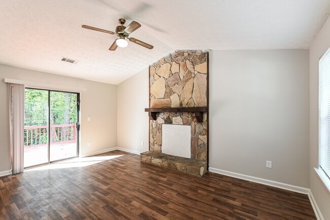 Photo - 806 Durham Crossing