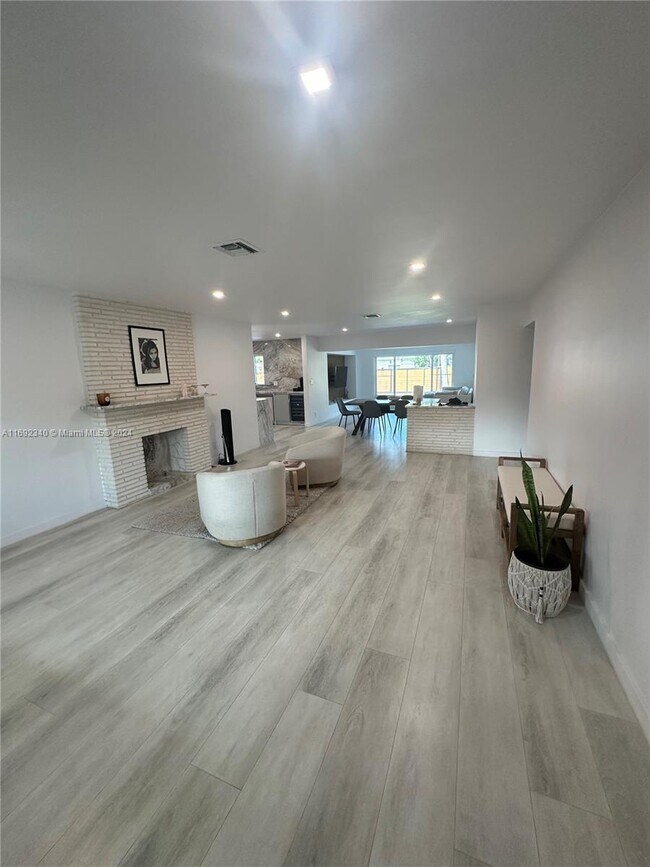 Photo - 935 Lincoln St