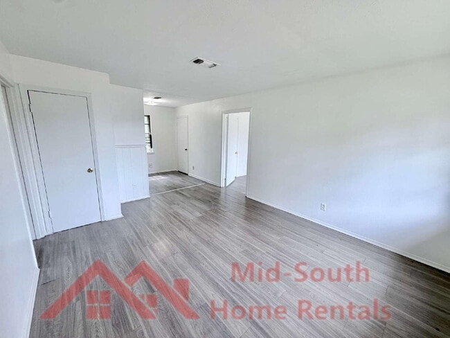 Photo - 5057 Gill Rd