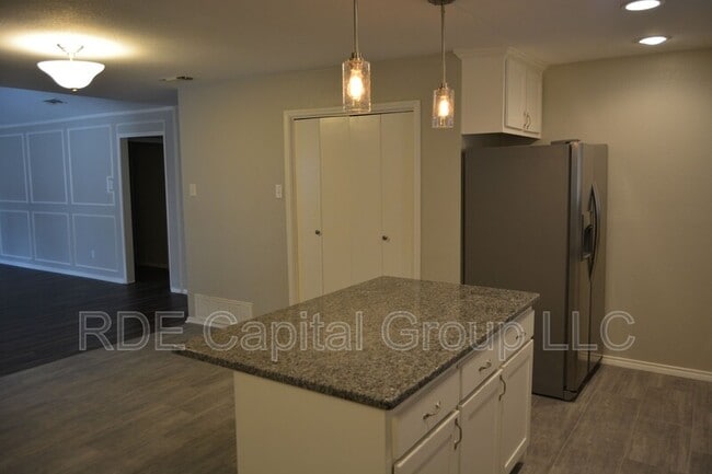 Building Photo - 4611 Rockland Dr