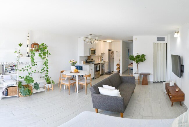 Building Photo - 1470 NE 125th Terrace Unit 504