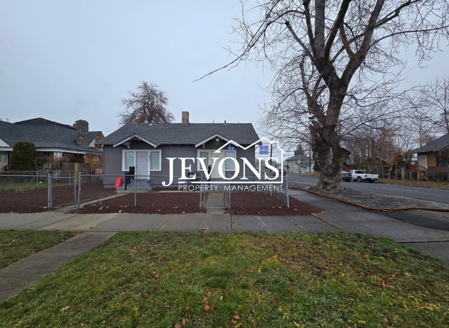 Building Photo - 201 N 6th St