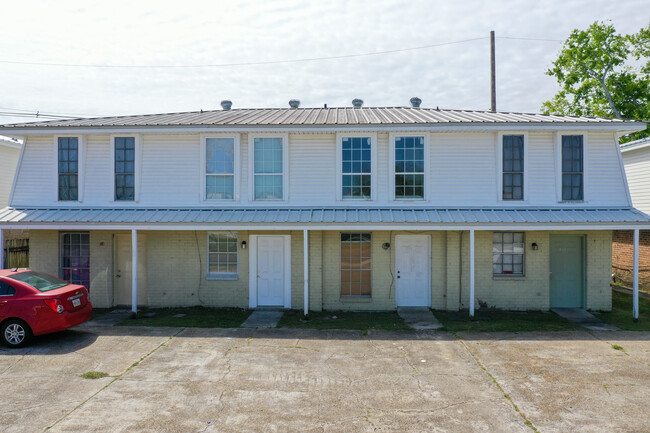 Building Photo - 227 Belle Terre Blvd Rental