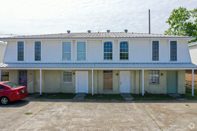 Building Photo - 221 Belle Terre Blvd Rental