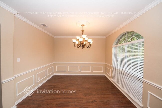 Photo - 1621 Churchill Ln