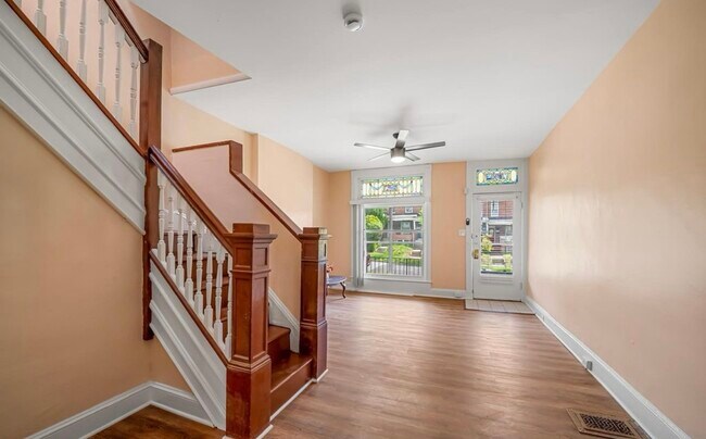 Photo - 124 Collins Ave