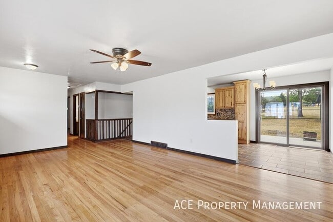 Photo - 209 Wedgewood Dr