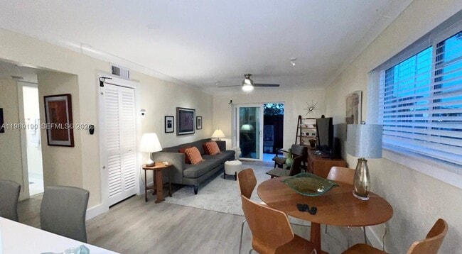 Photo - 633 NE 2nd Ave Unit 5