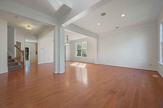 Photo - 438 Lorraine Dr