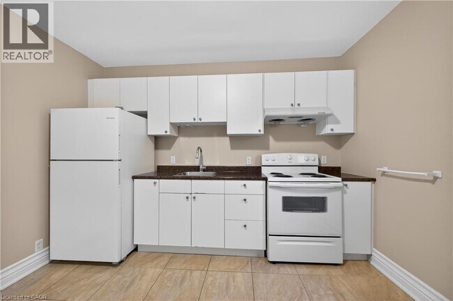 Photo - 17 Sanford Ave S