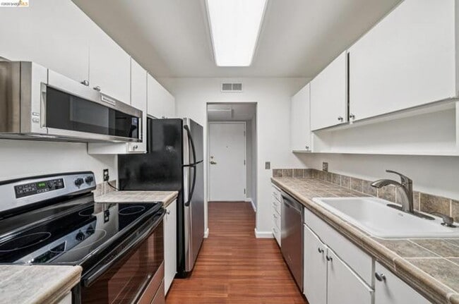 Photo - Elegant, private end-unit living with resort-style amenities! Unit 403