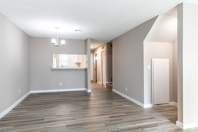2BR, 1.5BA - 1280SF
