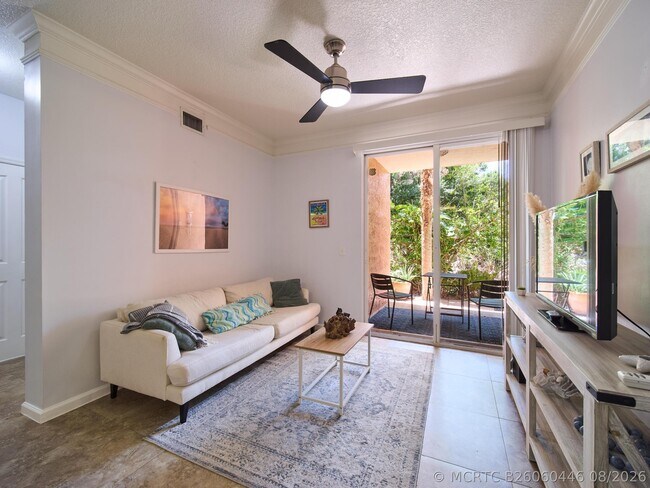 Photo - 1108 Myrtlewood Cir E