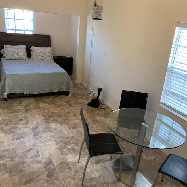 Photo - 11744 Archwood St