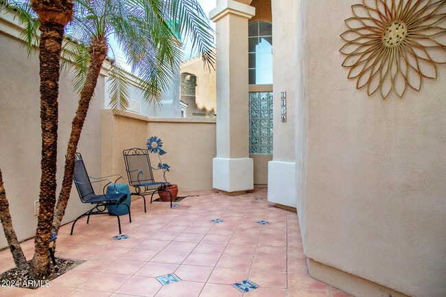 Photo - 1136 E Hiddenview Dr