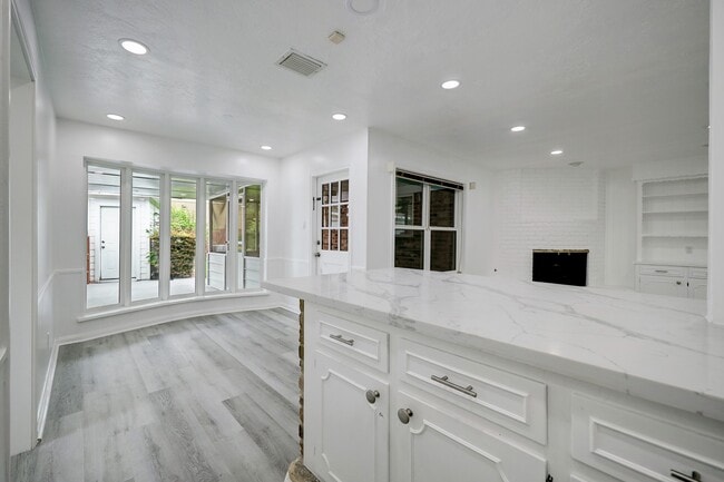 Building Photo - 9807 Braewick Dr Rental