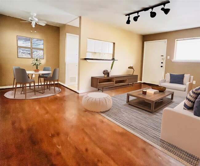 Building Photo - 427 W 17th St Unit 8