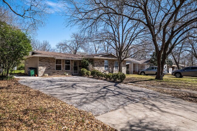 Charming 3-Bedroom, 2-Bath Home in Central... - Charming 3-Bedroom, 2-Bath Home in Central...