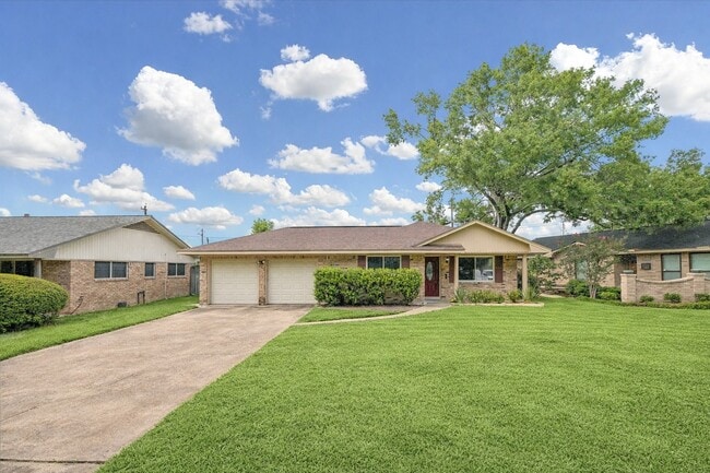 Building Photo - 1607 Willowby Dr