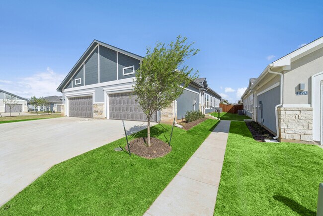 2 Car Driveway - Luxe of Denton