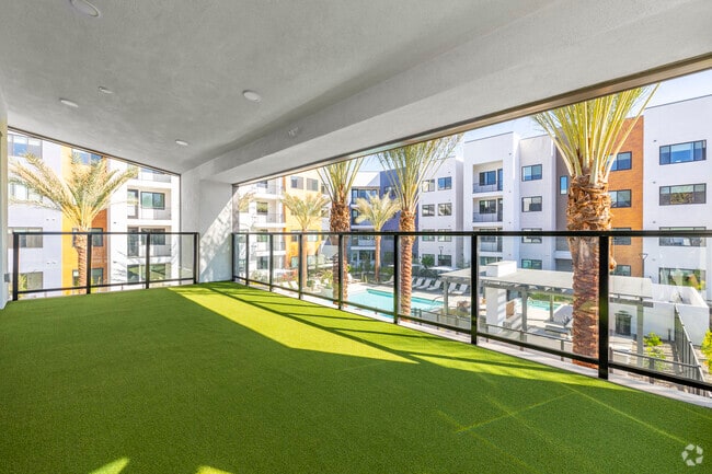 Centro de fitness con terraza al aire libre