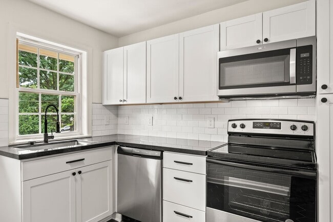 Photo - 1640 W Northwest Blvd