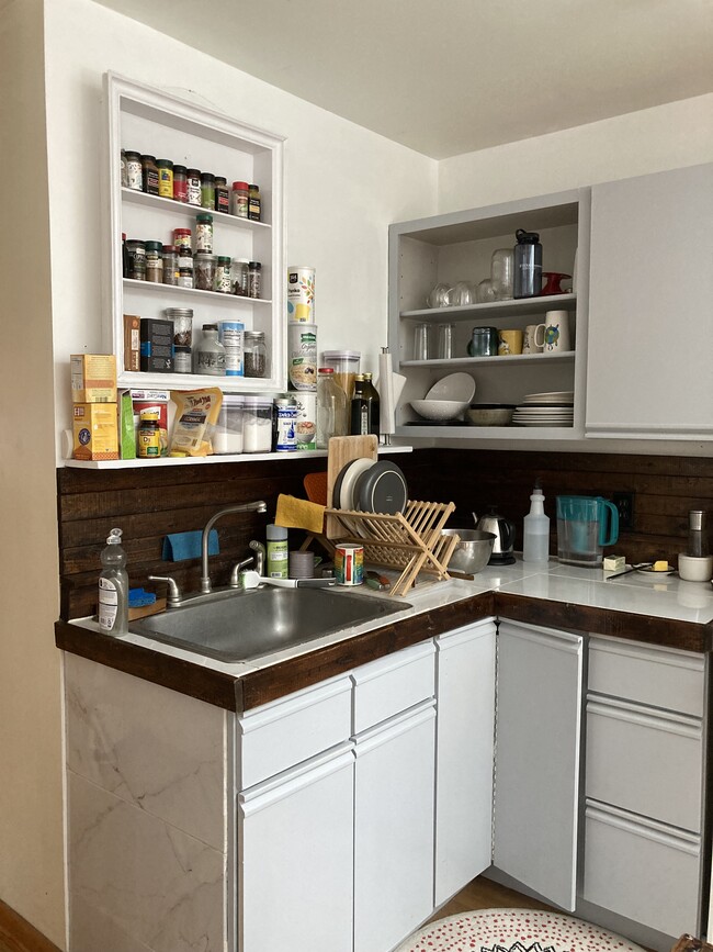Building Photo - 83 Long Plain Rd Unit Sunny 1BR 1Ba in Leverett Rental