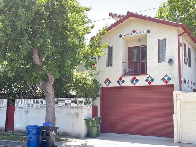 Building Photo - 5257 Sylmar Ave Rental