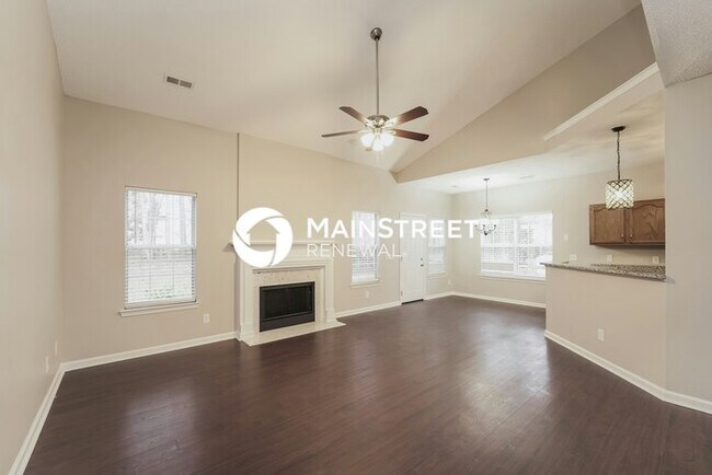 Photo - 3 Bedroom Pet-Friendly Home in Charlotte, NC with Main Street Renewal