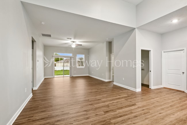 Photo - 1951 Michigan Dr