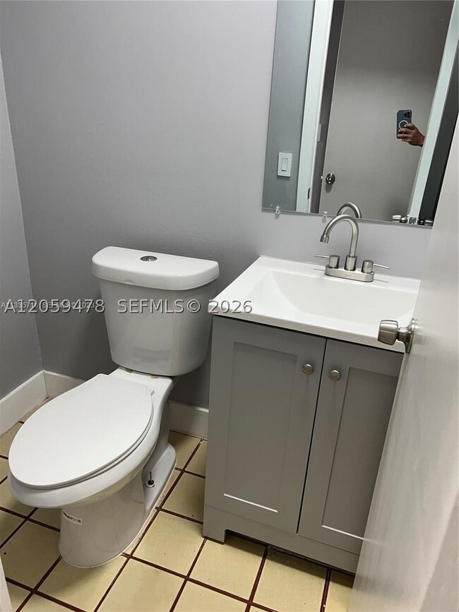 Photo - 645 W 68th St