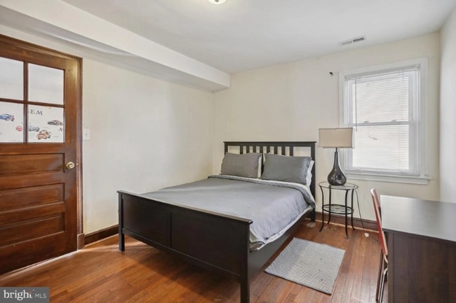 Photo - 844 Sligo Ave