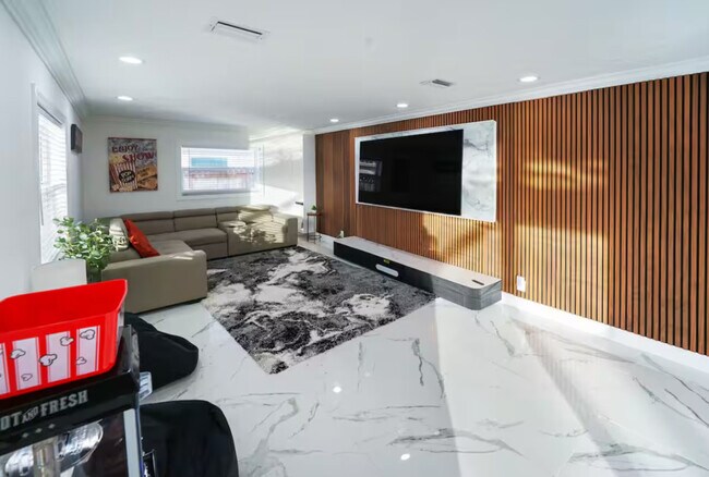 Photo - 651 NW 42nd Ave Unidad ID1369660P