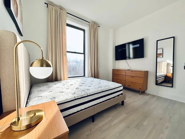 Photo - Furnished room/NOT APARTMENT Unit 3