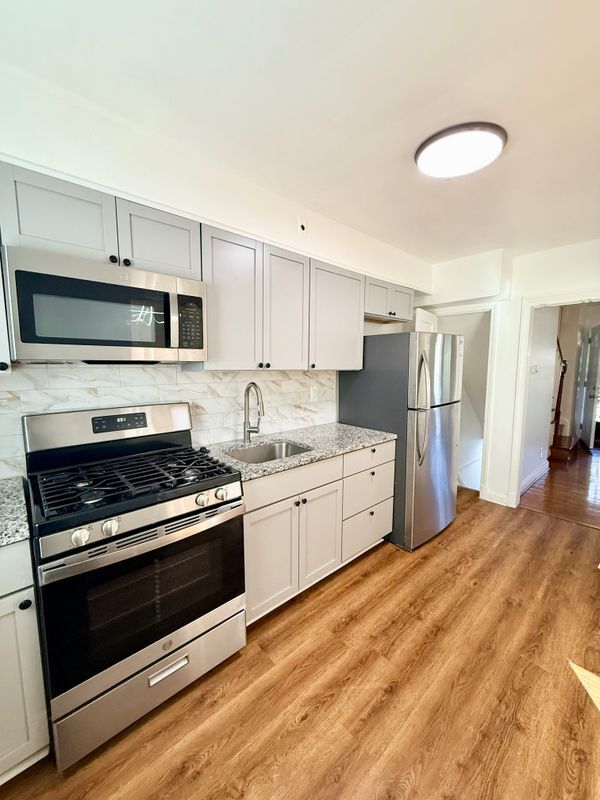 Photo - 802 Wicklow Rd