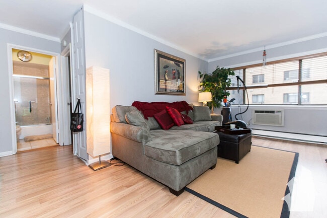 Building Photo - 3620 N Pine Grove Ave Unit 302 Rental