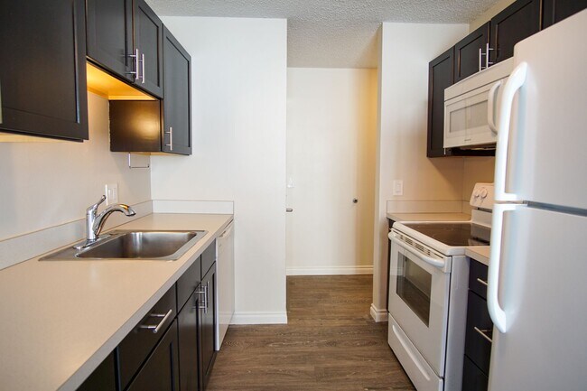 Photo - Great Refurbished Light & Bright 2Bed w/Private Entrance & Parking! Unidad 4149-1