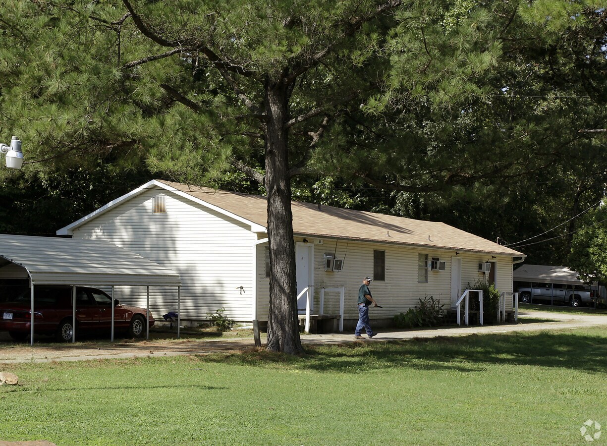 Photo - 14213 Macarthur Dr Apartments